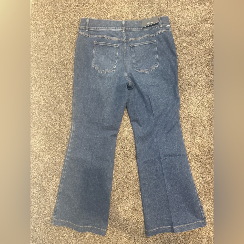 SPANXshape Original EveryWear
Flare Jeans - Picture 4 of 8